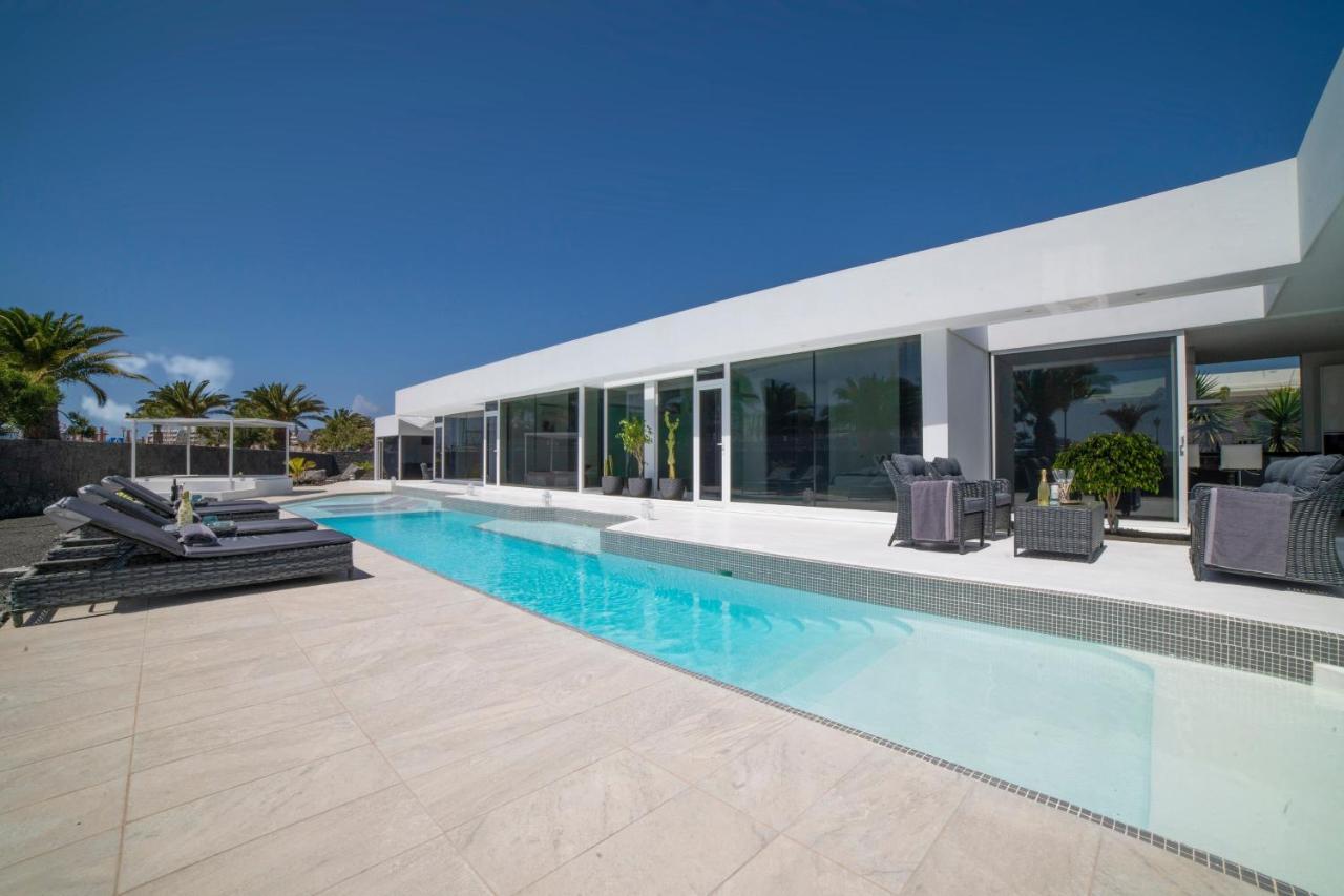 Valhalla Villa Playa Blanca  Exterior photo