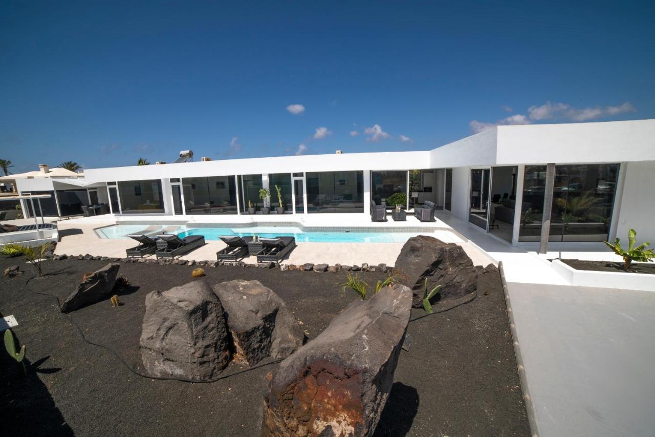 Valhalla Villa Playa Blanca  Exterior photo